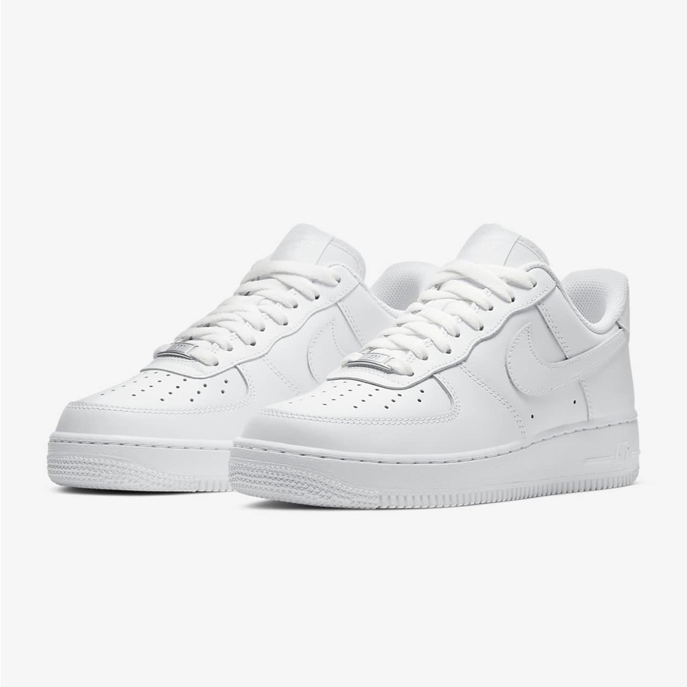 NWT Brand New Never Worn Nike Air Force 1s White